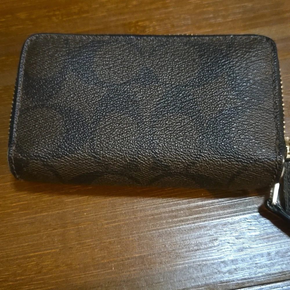 Coach Black Leather Zip Wallet - Picture 2 of 4